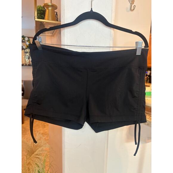 GAPFit The Shorts Ruched Side Hottie Black Shorts Size L 8-12 - Picture 1 of 4